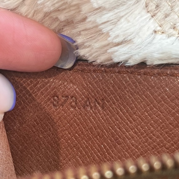 Authentic LOUIS VUITTON Sarah wallet in Monogram canvas - Picture 15 of 16